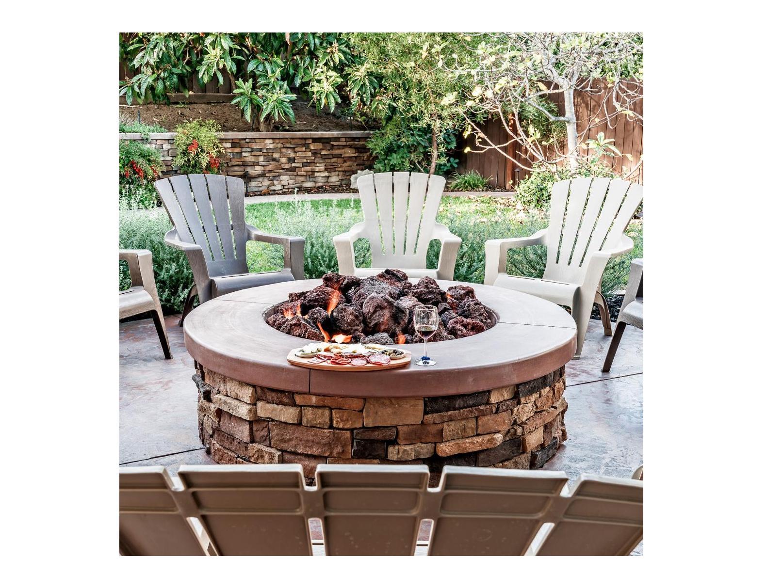 Firepit and pizza